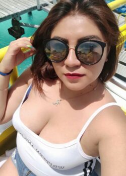 Karen Lara Tetona de Colonia 4