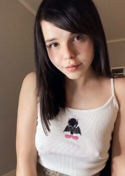 EsLain Tierna Jovencita de Onlyfans 6