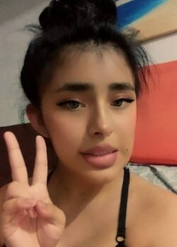 Arabela Jovencita Mostrando Los Pechos 8