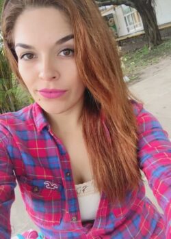 Leyvi Del Angel Enseñando Las Tetas 1