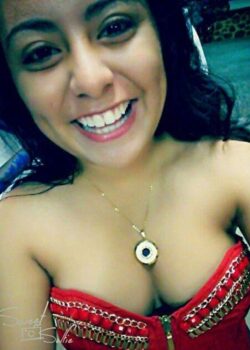 Michelle Gómez Mostrando Las Tetas 1