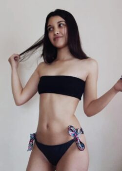 Susana Flaca Exquisita de Tetas Pequeñas 1