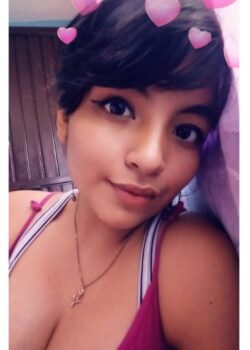Karla Gabriela Presumiendo Su Rica Cola 4