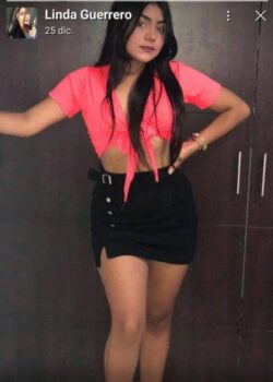 Linda Guerrero Chupandose Las TETAS 1