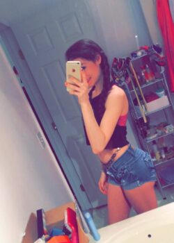 BabyGirl4Daddy Tierna Morrita Presumiendo Nalgas 5
