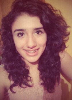 Flaca con Brackets Mostrando Sheshes 5