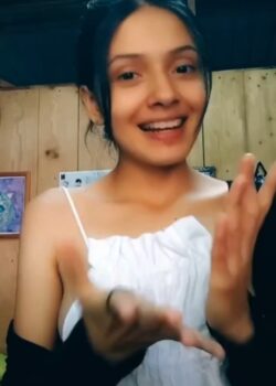 Flaquita Mostrando Las Tetas en Tiktok - Video 5