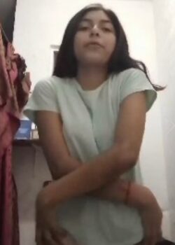 Morrita de Ricas Tetas Se Graba Desnudandose 3