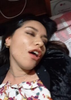 Barbara Rica Nalgona Recibiendo Leche en la Cara 3