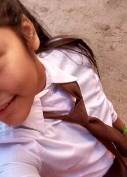 Camila Morritas Colegiala Mostrando las Tetas 3