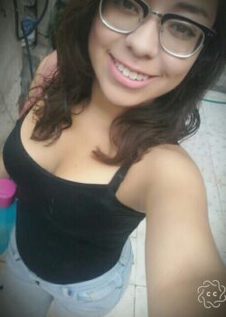 Itzel Cazares Ramos Rica Morrita de Lentes 5