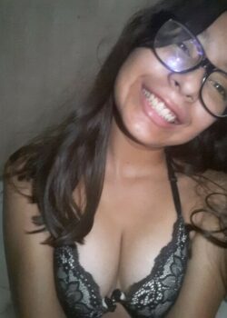 Kylie Ber Putipobre de Lentes + Video 2