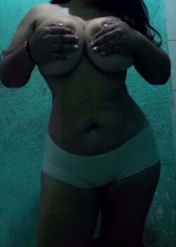 Brenda Cervantes Gordibuena Mostrando Los Melones 5