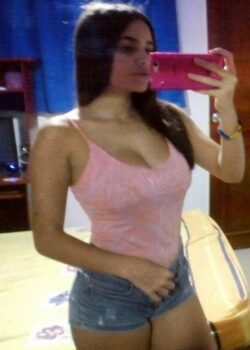 Loreny Luna Rica Venezolana Mostrando Las Tetas 1