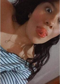 Andressa Morra Mostrando la Conchita Peluda 5