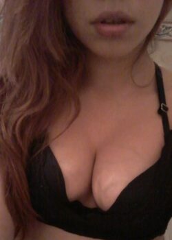 Brenda Mostrando Ricas Tetas 6