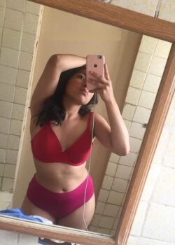 Danna OM Mostrando Tetas y Panocha Mojadita 4