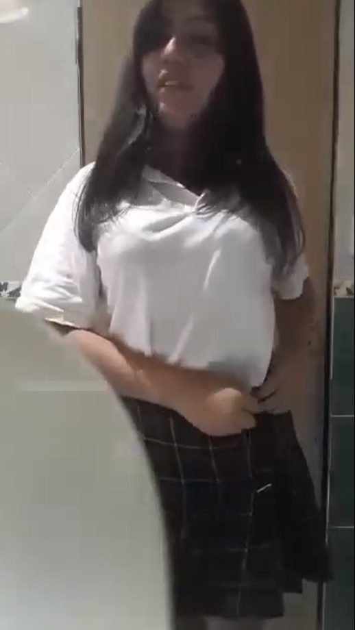 colegiala_desnudandose.jpg