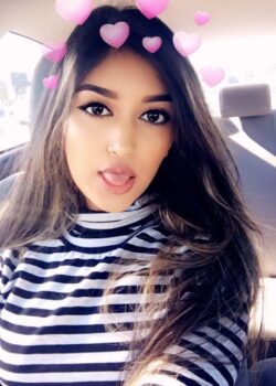 Rica Flaca Musulmana Muy Cachonda Completamente Desnuda 4