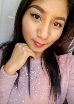 Karen Sastre Jovencita Mostrando Chichis 3