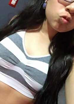 La puta de mi prima me manda fotos calientes 6