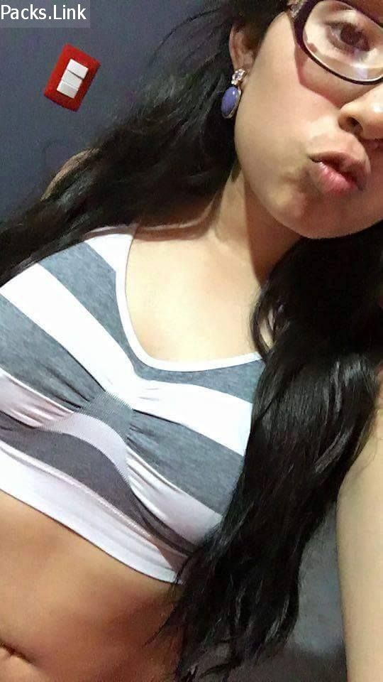 La puta de mi prima me manda fotos calientes 2
