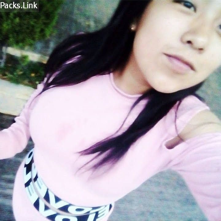 Me grabo mientras toco mis ricas tetas 2