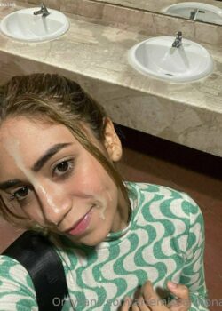 Se pasea con tremendo facial 3