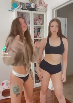 Bailes calientes entre amigas 4