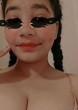 Jovencita de tetas grandes 3