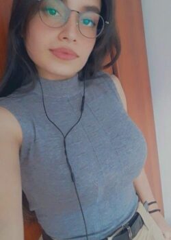 Morra de tetas y culo grande 6