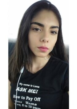 Se hace unas selfis de sus tetas 8