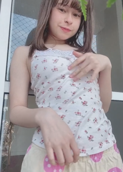 Nena chiquita se masturba 5