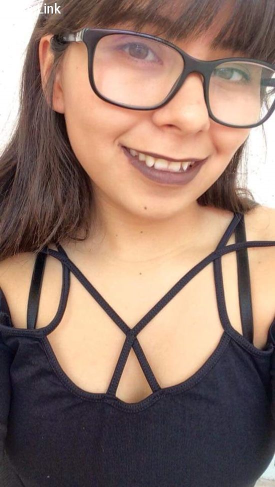 La nerd del salón me sorprendió con nudes 2