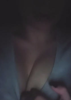 Le acabo en sus tetas grandes 3