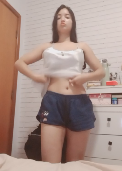 Esta zorrita le encanta mostrar su cuerpo 3
