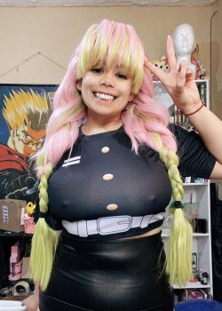 Nena y sus cosplay mostrando sus nalgas 5