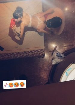 Ella chupa polla y lo sube a insta 6