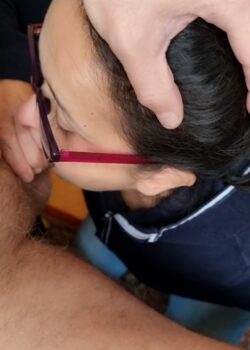 Deja que su perrita compre todo lo que quiera por internet a cambio de unas buenas mamadas 1