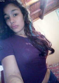 morrita masajeandose el coño 1