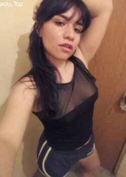 esta putita se masturba a falta de pene 3