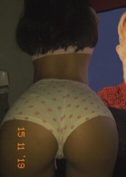 flaca buenorra envia sus nudes 1