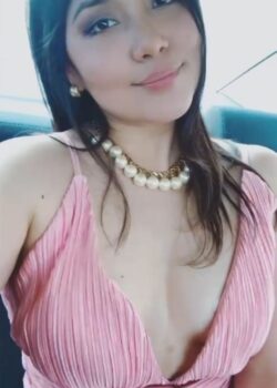 El orgullo de la familia vende sus nudes 6