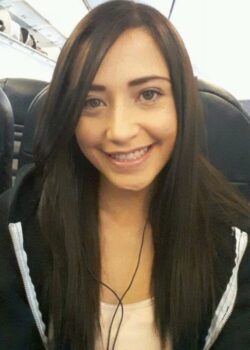 Se pone caliente en el avión esta morra + nudes 5