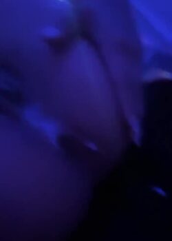 Morrita masturbándose con didlo + videos 6