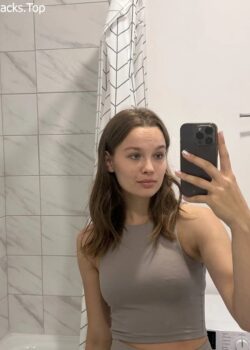 Aria hermosa jovencita cosplay varios+selfies 2