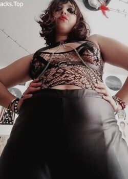 Janis Jane gordita vestida de cuero con rico cuito 2